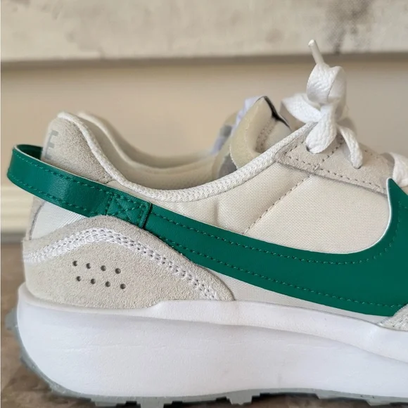 Nike Waffle Debut Sneakers – Summit White / Malachite Green (Women’s Size 8) - Picture 8 of 13